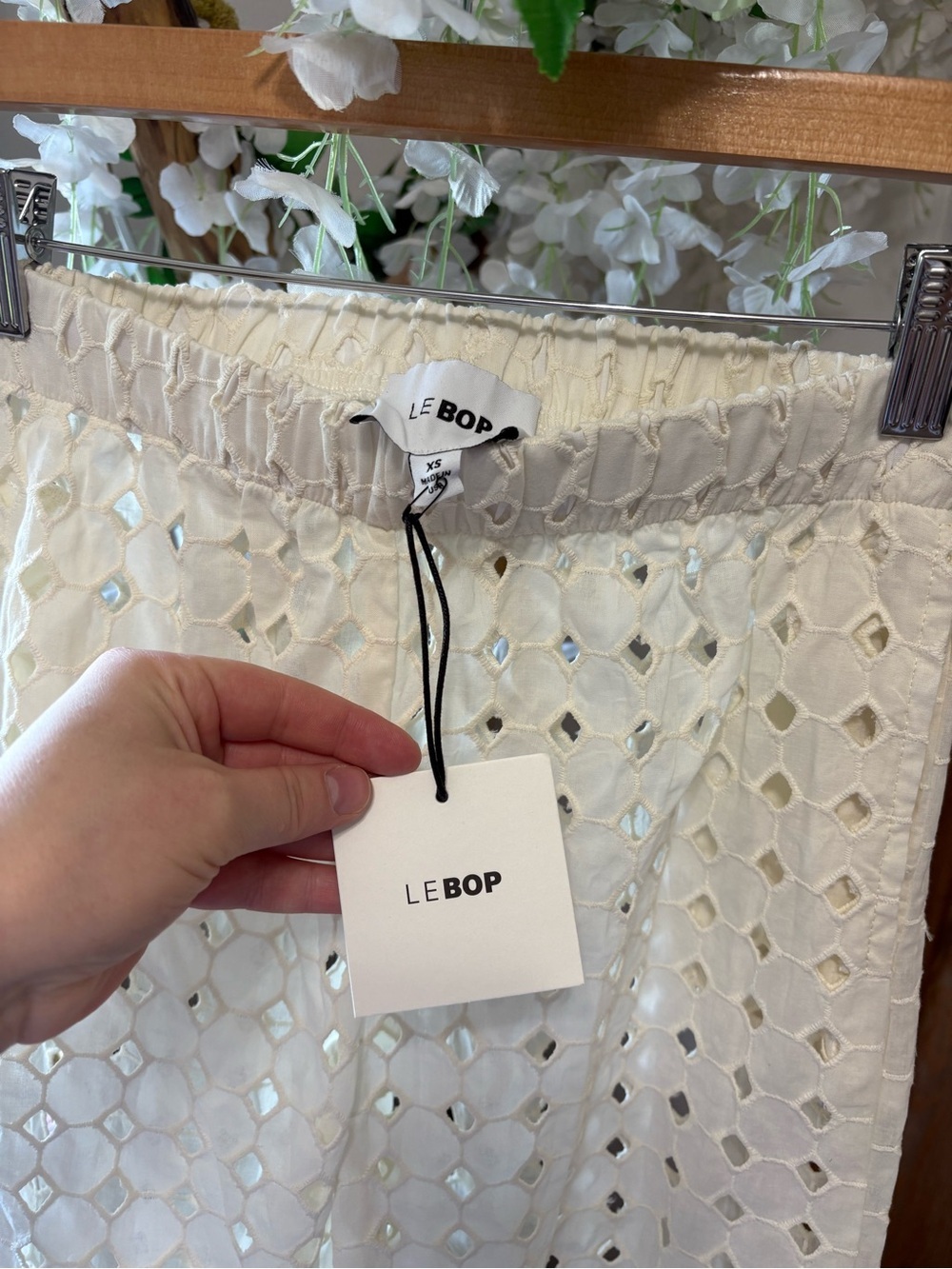 LEBOP Eyelet Wide-Leg Pants & crop top Set in Cream - Picture 9 of 10